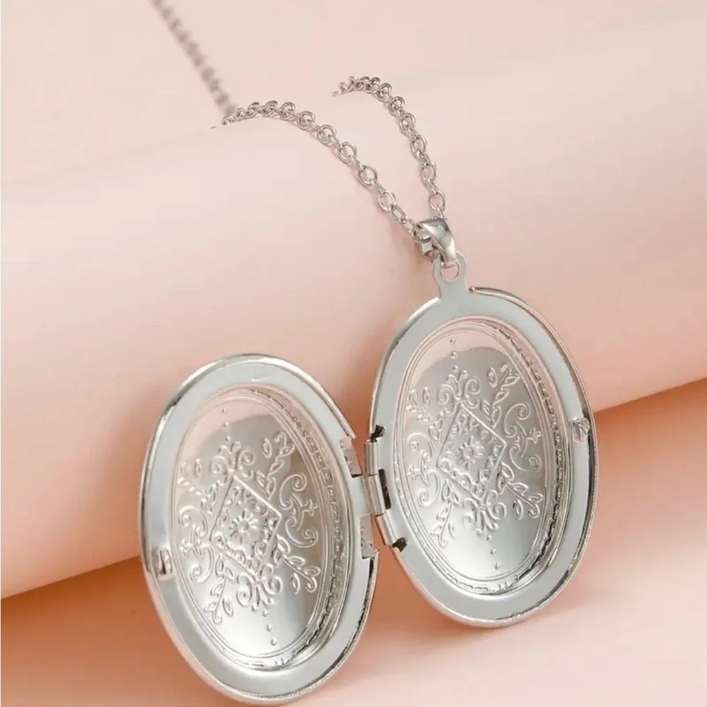New! Carved Photo Frame Locket Necklace